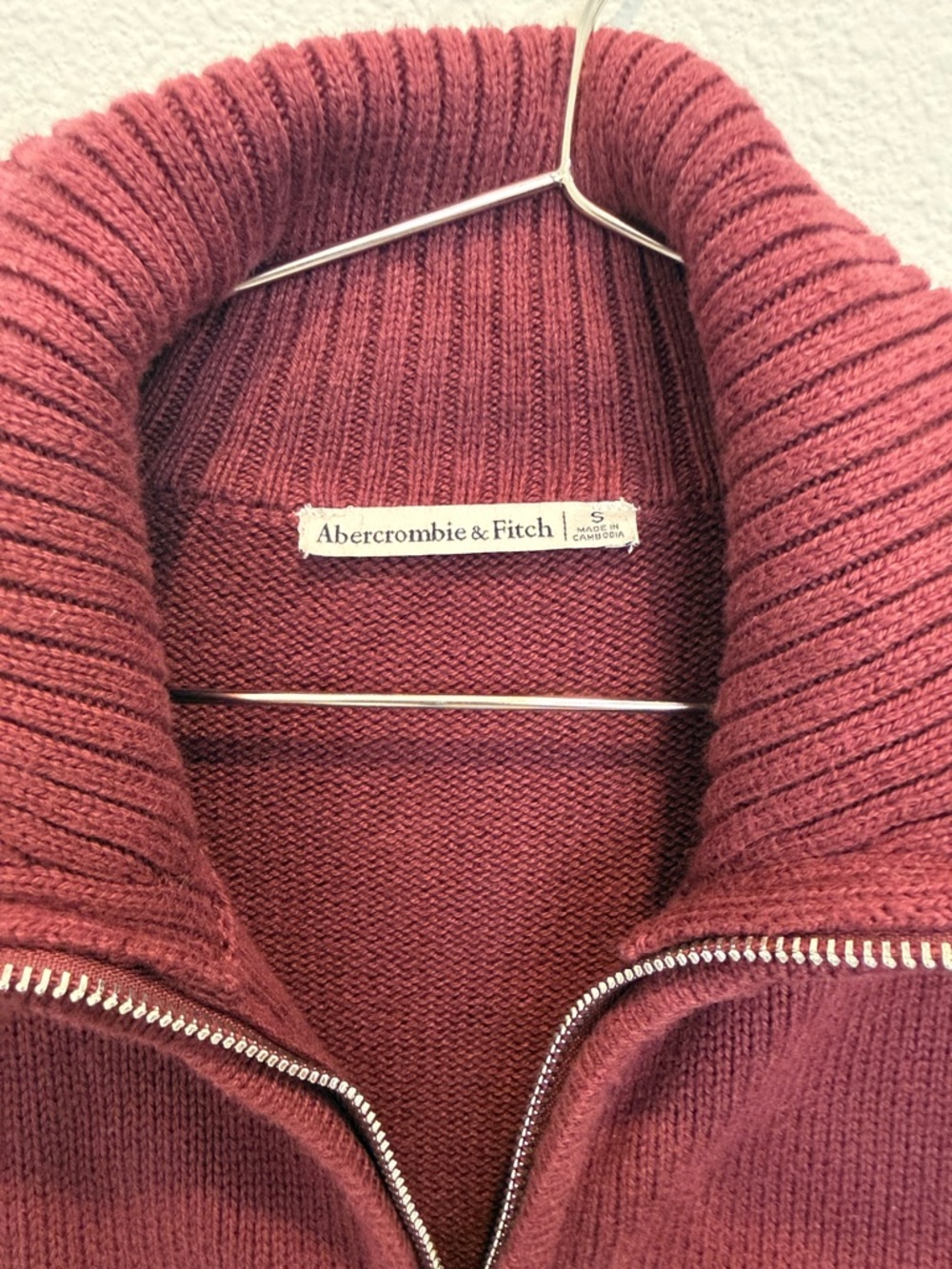 Abercrombie & Fitch zipper cardigan in burgundy - Picture 4 of 5